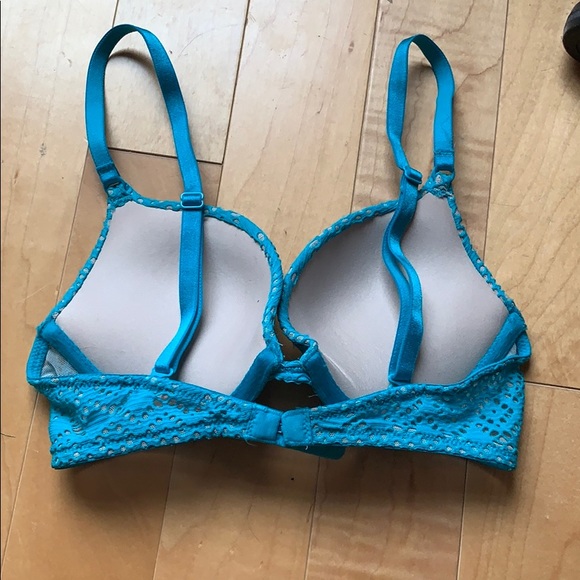 Victoria’s Secret Push-Up Bra - Picture 3 of 4